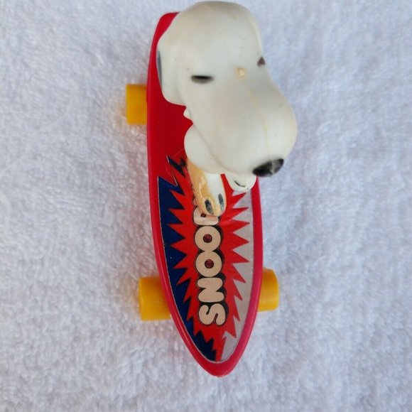RARE VINTAGE Snoopy on Skateboard Copyright 1956.Signed on Bottom - Picture 8 of 10